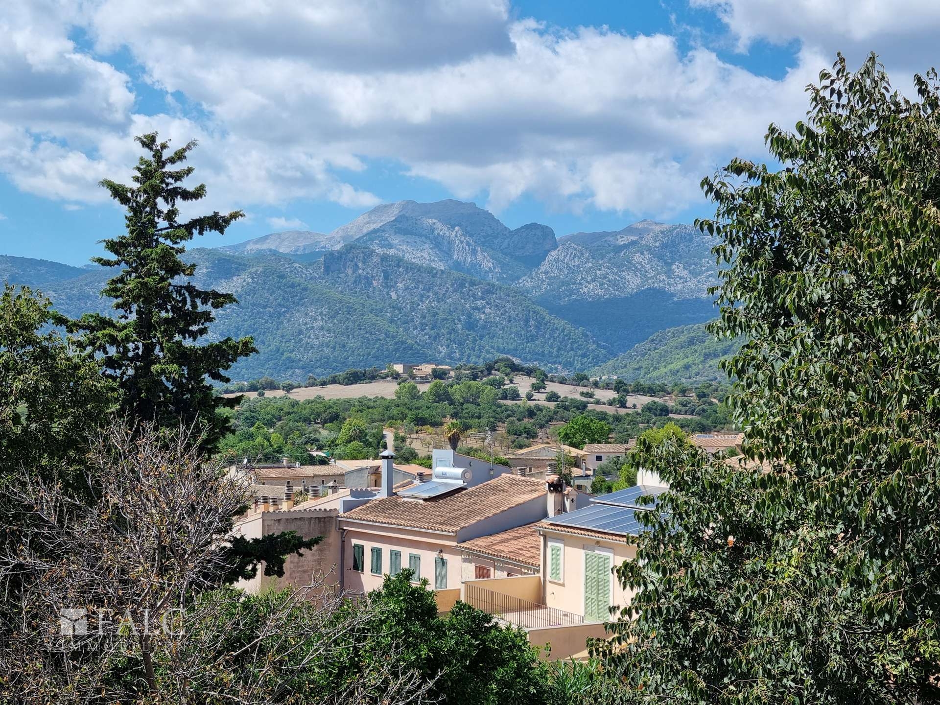 Stadthaus Campanet Blick auf die Berge